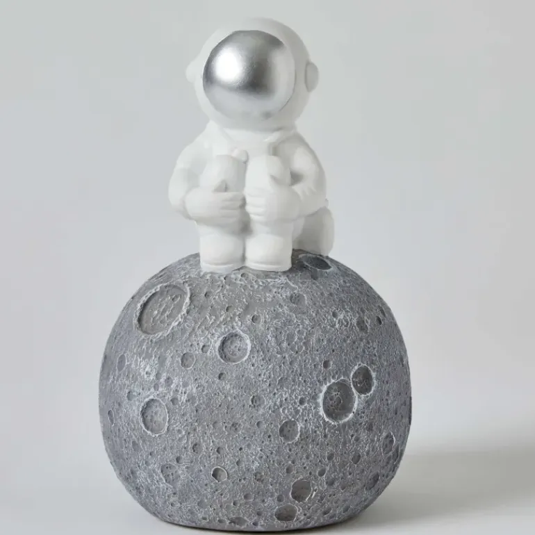 Pilbeam - Nightlight Astronaut